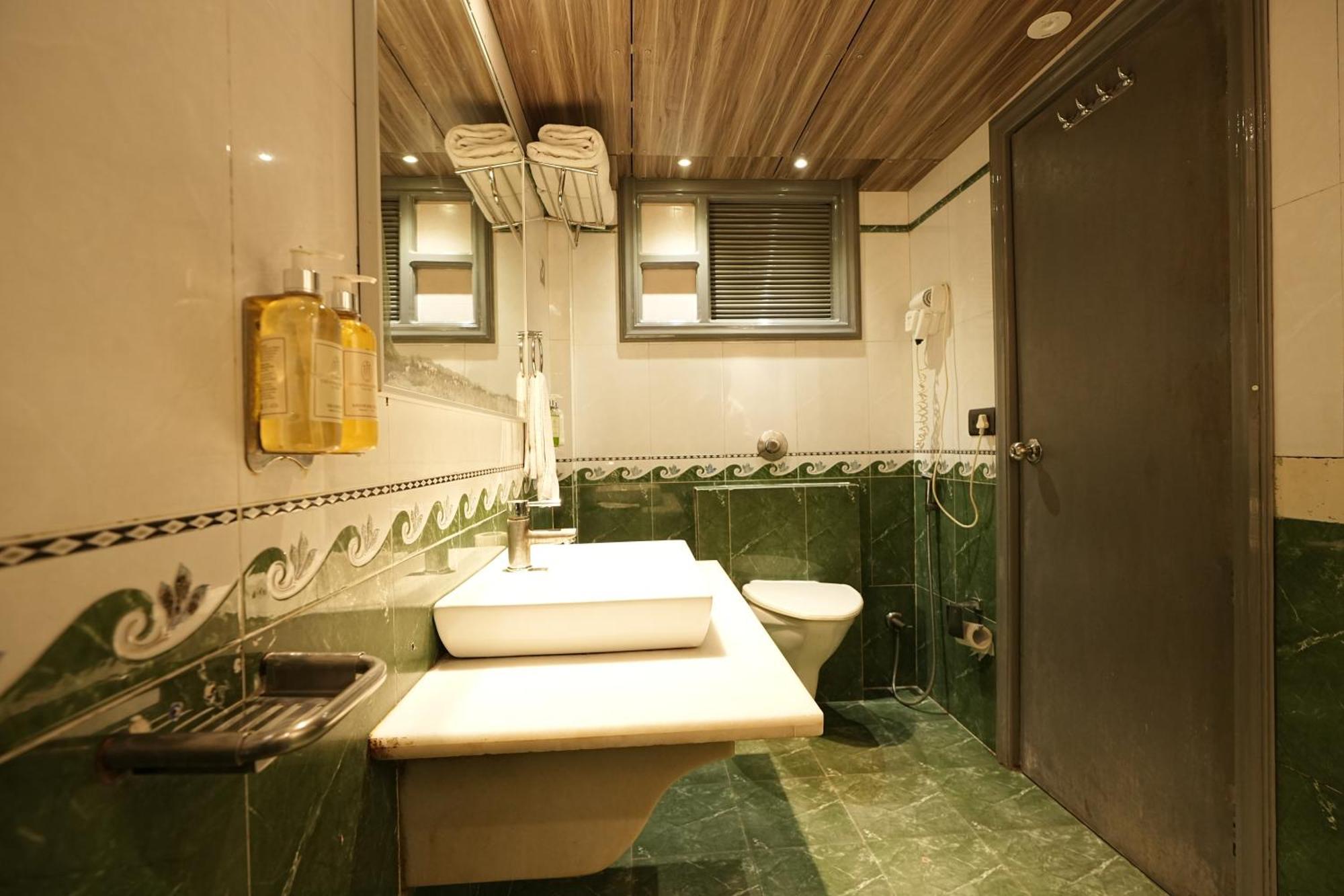 Empire Suites, New Delhi Eksteriør bilde